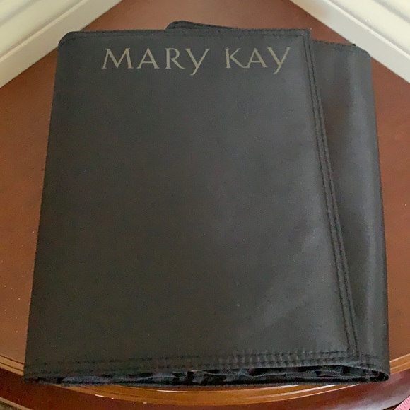 Mary Kay Accessories Mary Kay Travel Roll Uphanging Cosmetic Bag